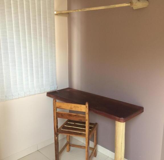 غرفة قياسية ثلاثية, Pousada Baluarte