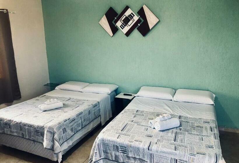 标准三人间, Pousada Córdoba