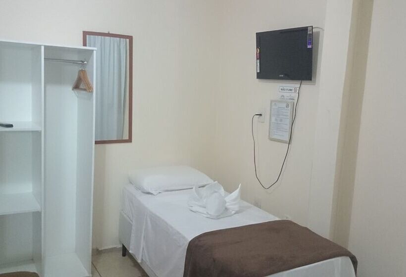 标准三人间, Pousada Córdoba