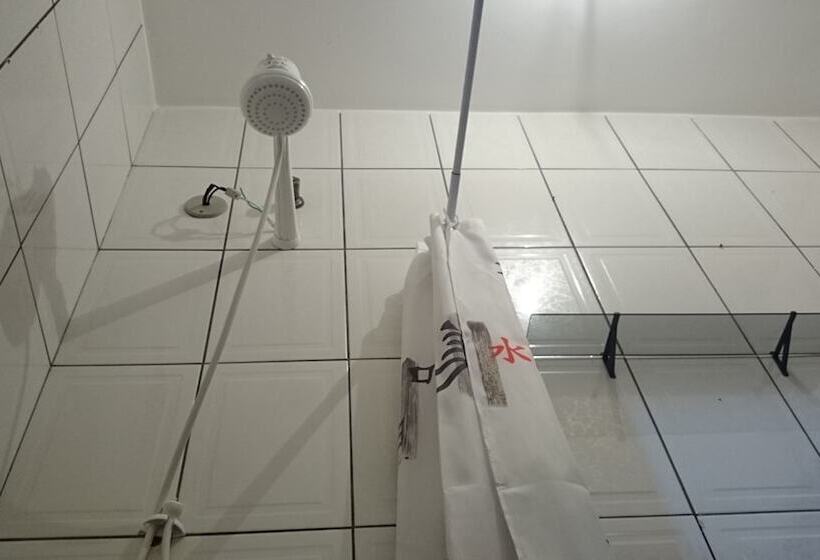 标准三人间, Pousada Córdoba