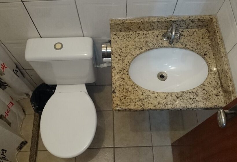 标准三人间, Pousada Córdoba