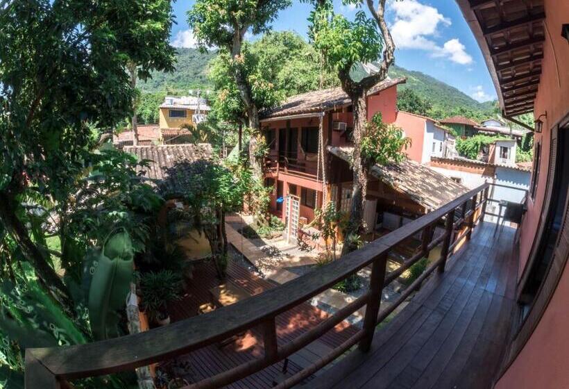 اتاق استاندارد چهارنفره با بالکن, Biergarten Suites