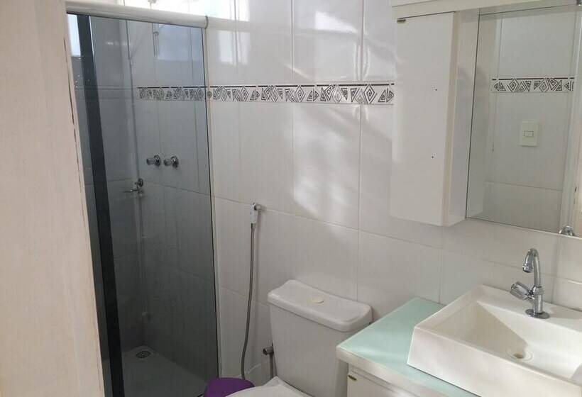 标准三人间, Pousada Realiza