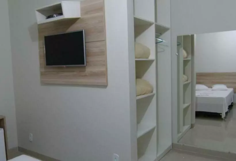 Standard Kolmen Hengen Huone, Barril