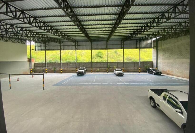 デラックストリプルルーム, Capital Das Pedras