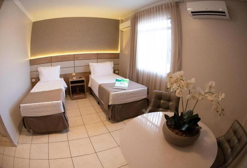 デラックスの4人部屋, Capital Das Pedras