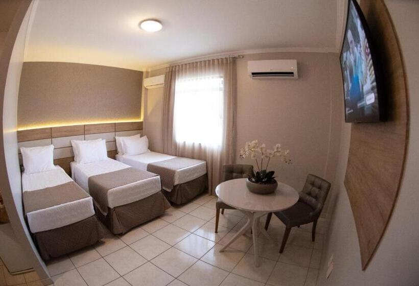 デラックスの4人部屋, Capital Das Pedras