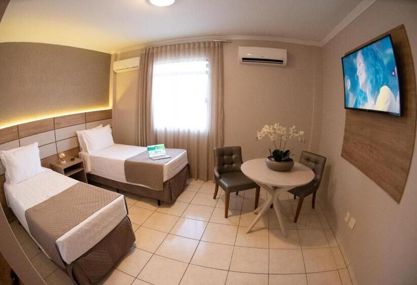 デラックスの4人部屋, Capital Das Pedras