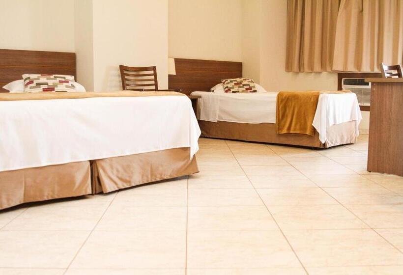 带阳台的三人标准间, Fazenda Piramides