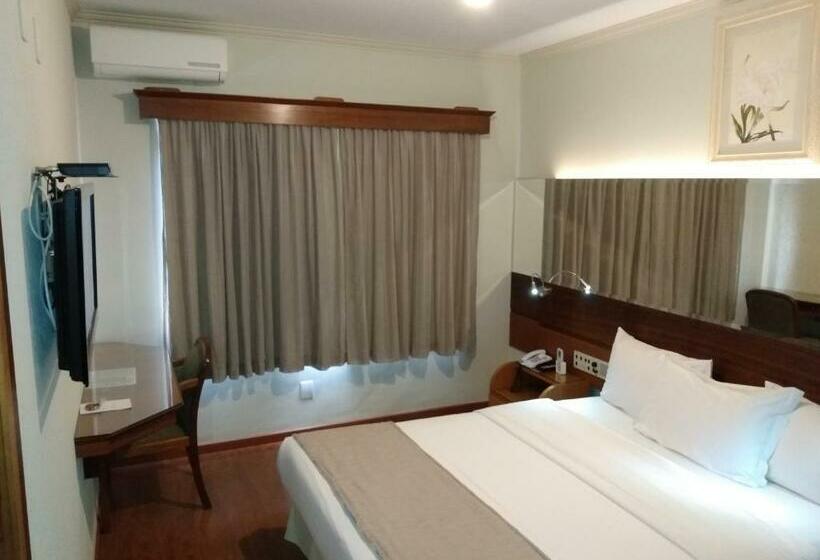 Номер Deluxe, Kuster