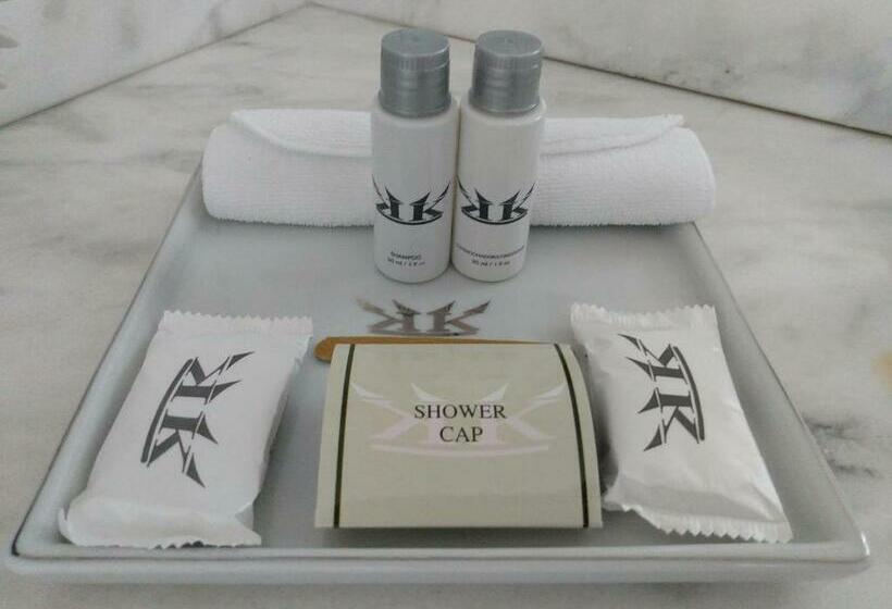 Номер Deluxe, Kuster