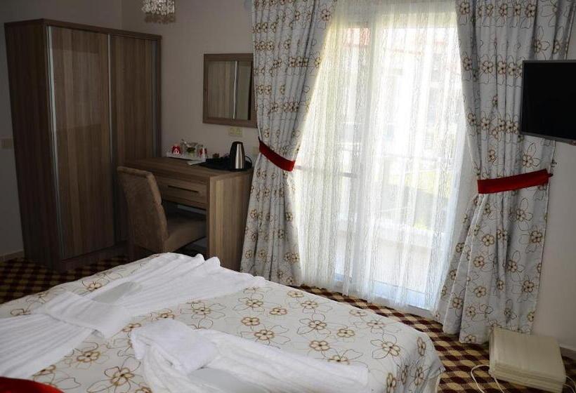 اتاق استاندارد چهار تخته, Rose Garden Boutique
