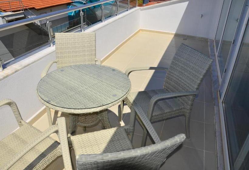 غرفة عائلية مطلّة علي البحر, Rose Garden Boutique