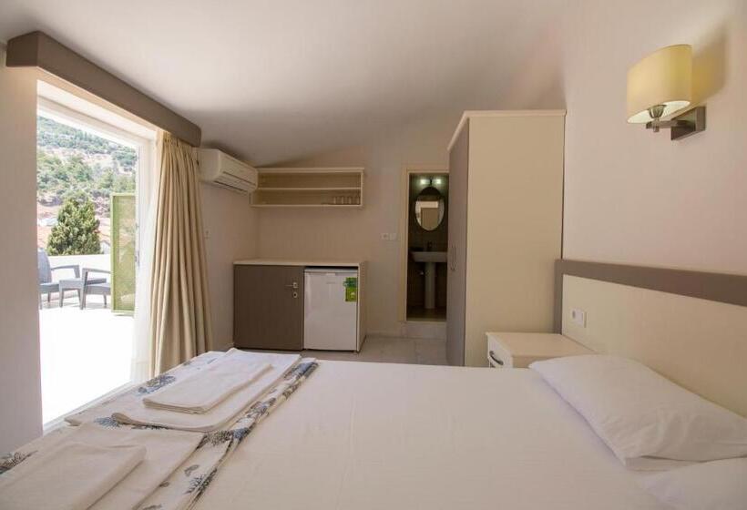 ファミリールーム, Turunç Malmen