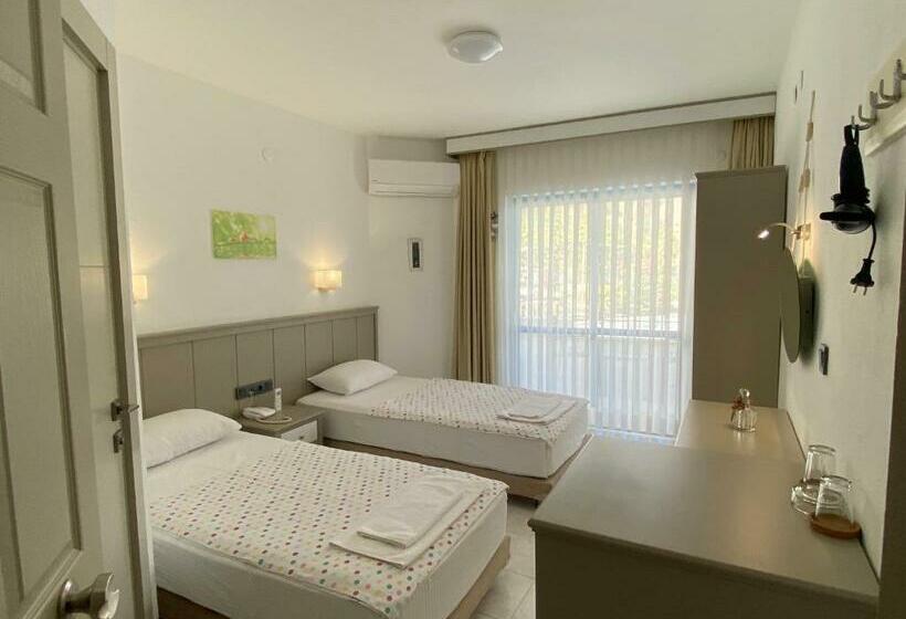 オーシャンビュースタンダードルームバルコニー付き, Turunç Malmen