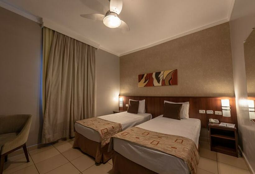 标准间, Class Hotel Passos