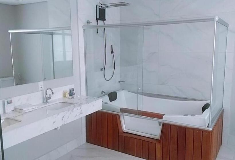 Quarto standart com hidromassagem, Class Hotel Passos