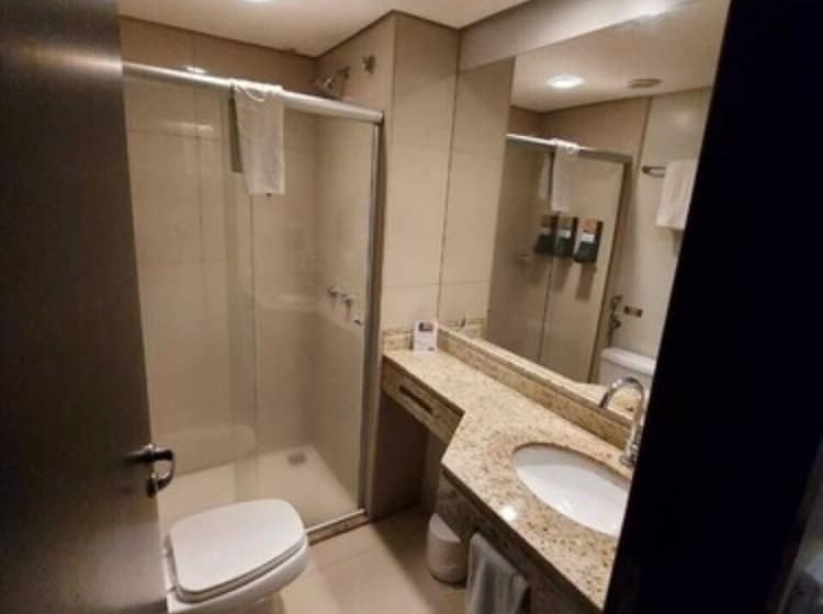 标准间, Class Hotel Passos