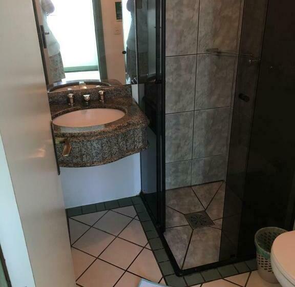 חדר דלוקס, Bauer