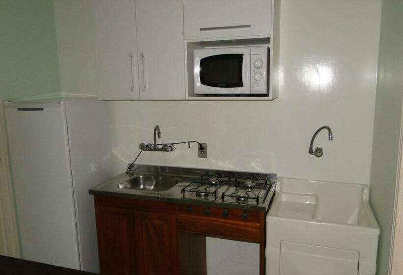 חדר דלוקס, Bauer