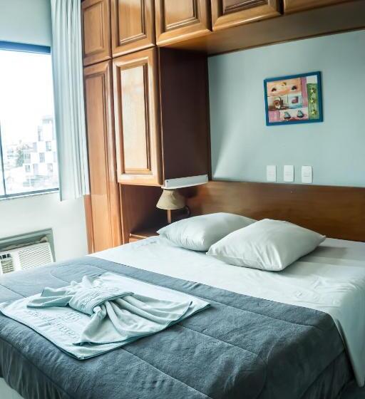 חדר דלוקס, Bauer