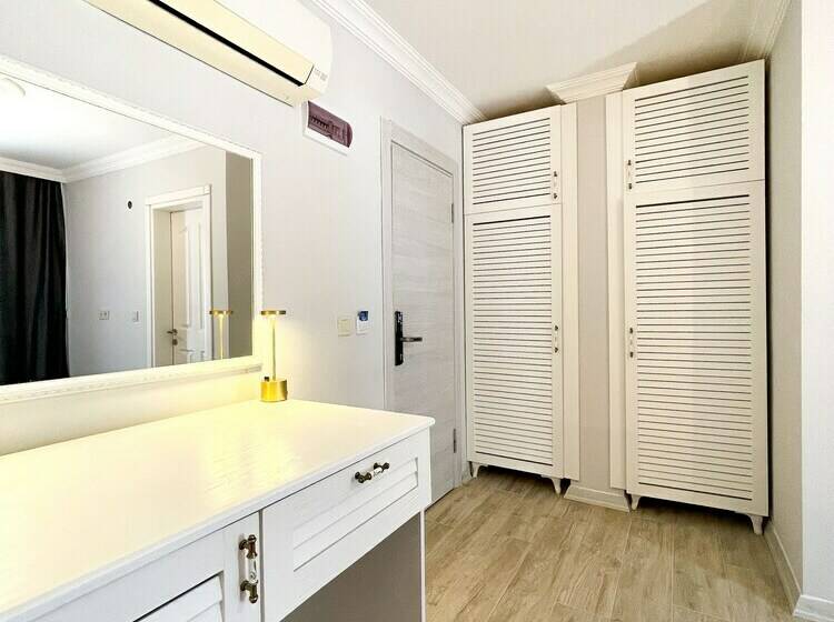 Номер Стандарт Вид на Море, Hidayetin Yeri