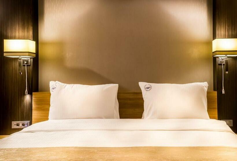 جناح برستيج, Lozengrad