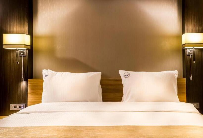 غرفة ديلوكس, Lozengrad