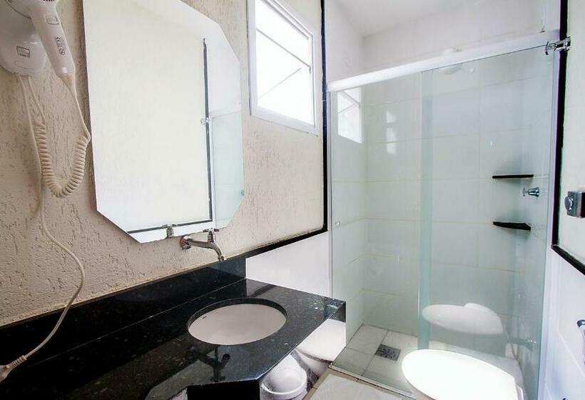 חדר דלוקס לשלושה, Maraja