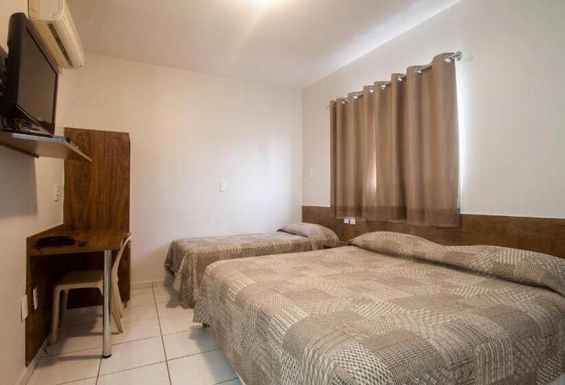 חדר דלוקס לשלושה, Maraja