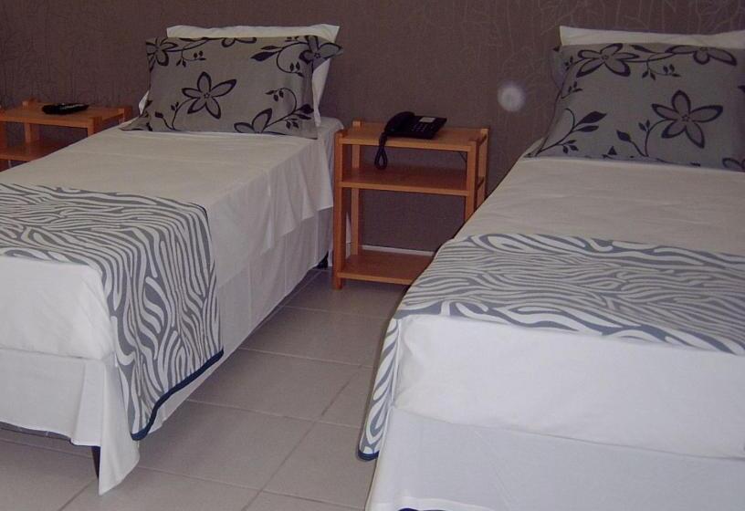 标准三人间, Village Campinas