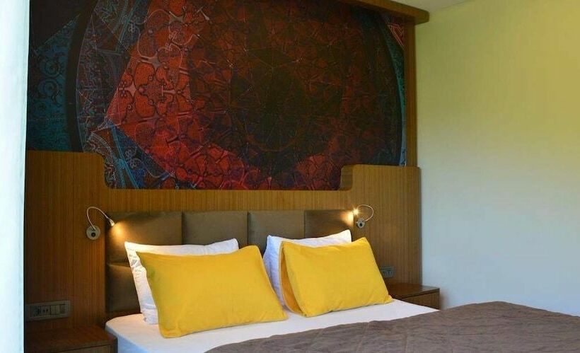 سوییت لوکس, Voice