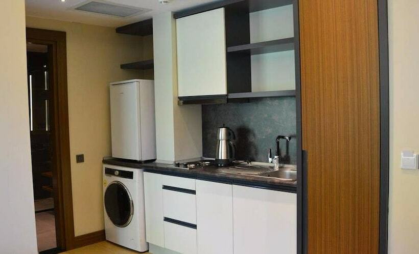 سوییت لوکس, Voice