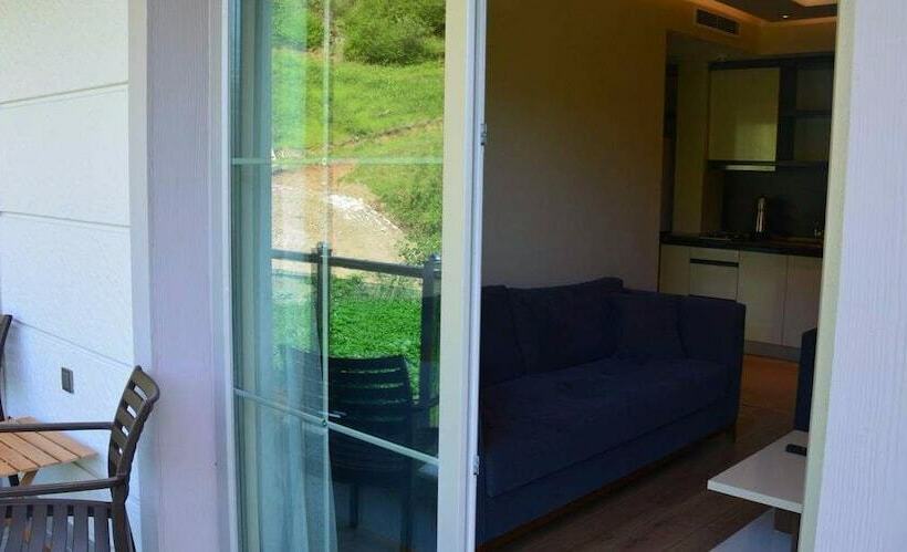 سوییت لوکس, Voice