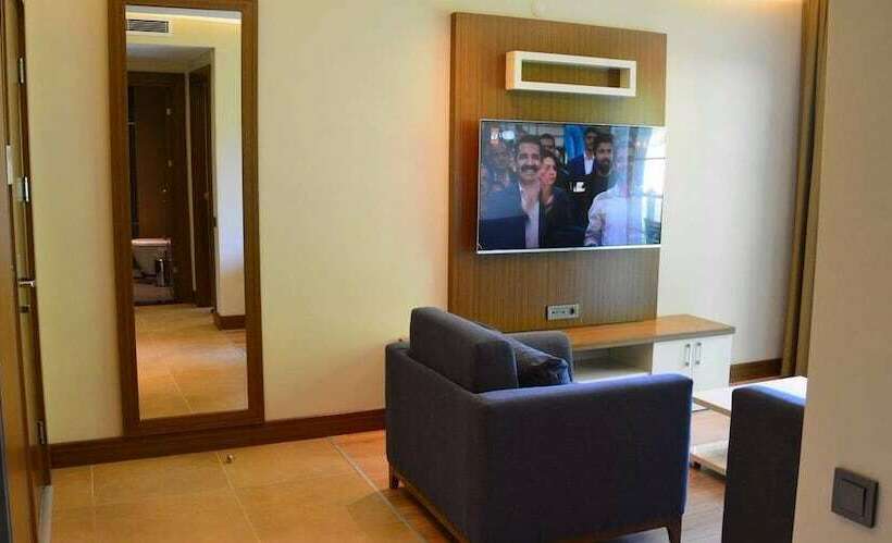 سوییت لوکس, Voice