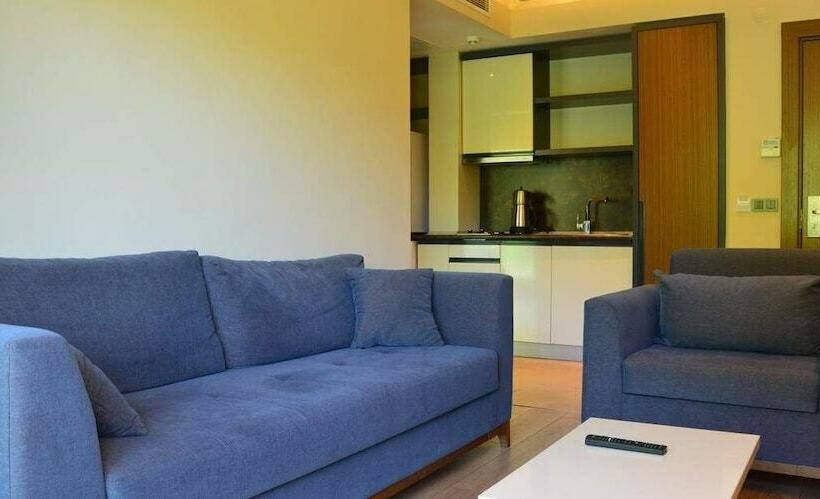 سوییت لوکس, Voice