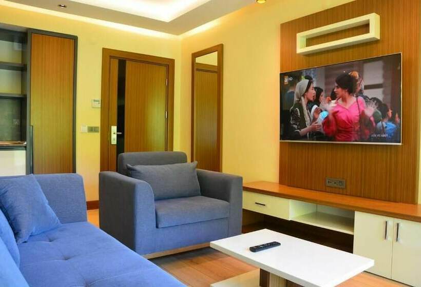 سوییت لوکس, Voice