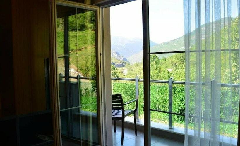 سوییت لوکس, Voice