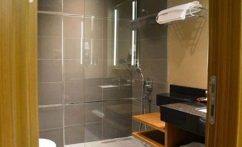 سوییت لوکس, Voice