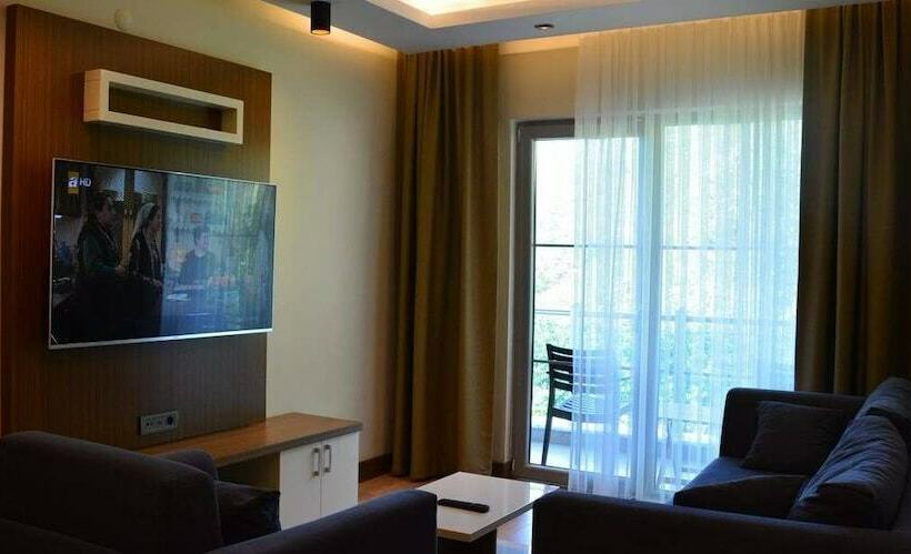 سوییت لوکس, Voice