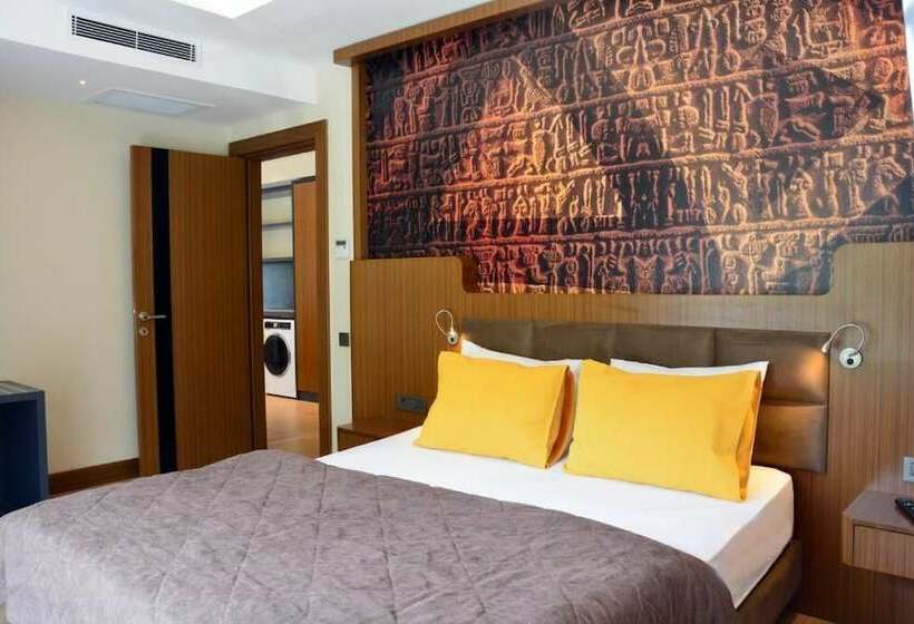 سوئیت دلوکس 2 خوابه, Voice