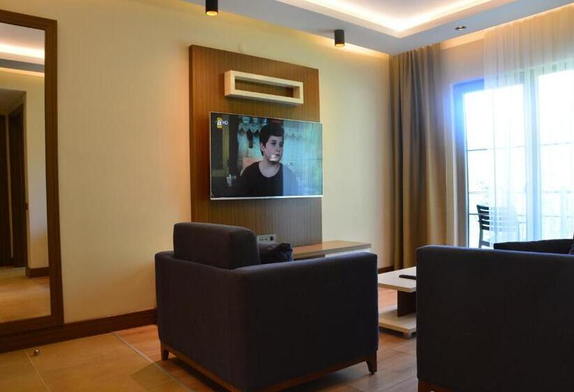 سوییت لوکس, Voice