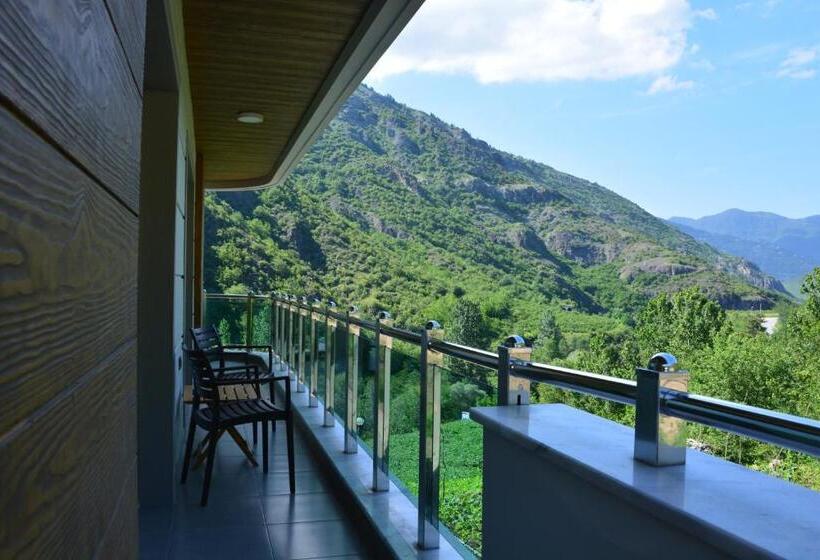 سوییت لوکس, Voice