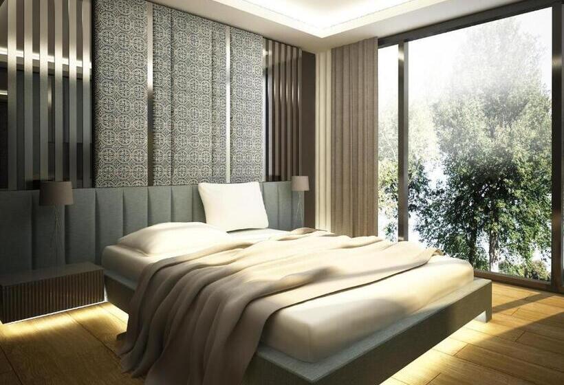 اتاق لوکس, Voice