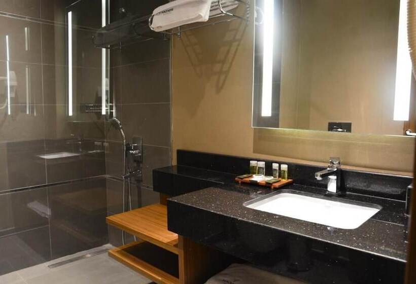 سوییت لوکس, Voice