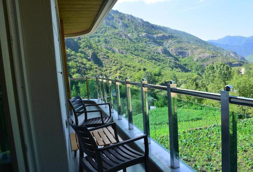 سوییت لوکس, Voice