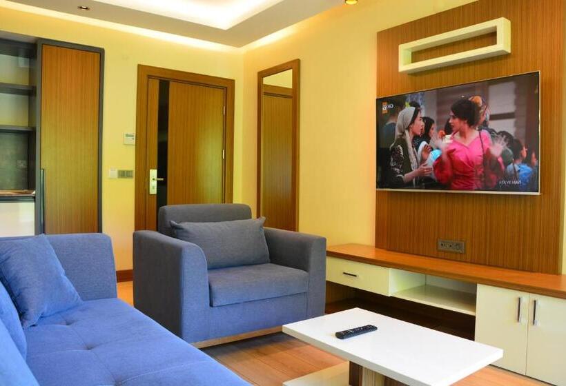 سوییت لوکس, Voice