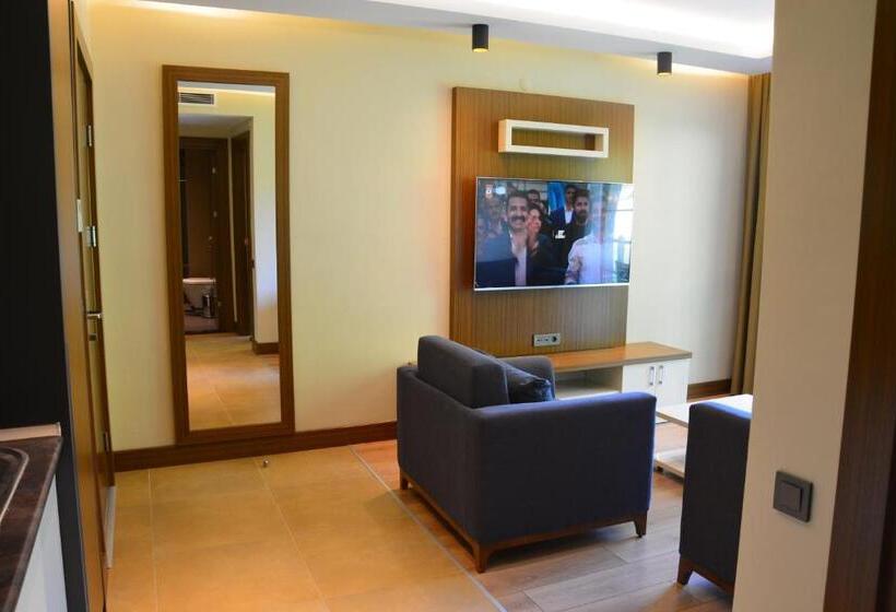 سوییت لوکس, Voice