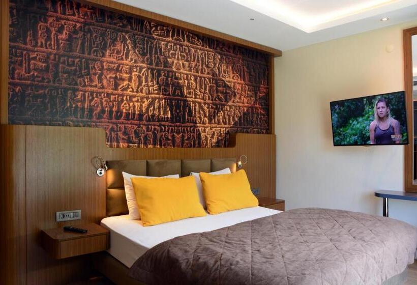 سوئیت دلوکس 2 خوابه, Voice