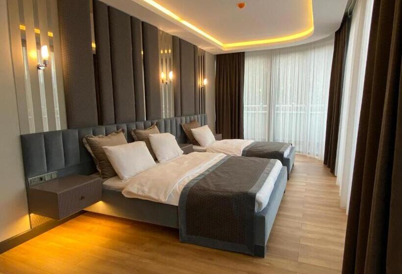 اتاق لوکس, Voice